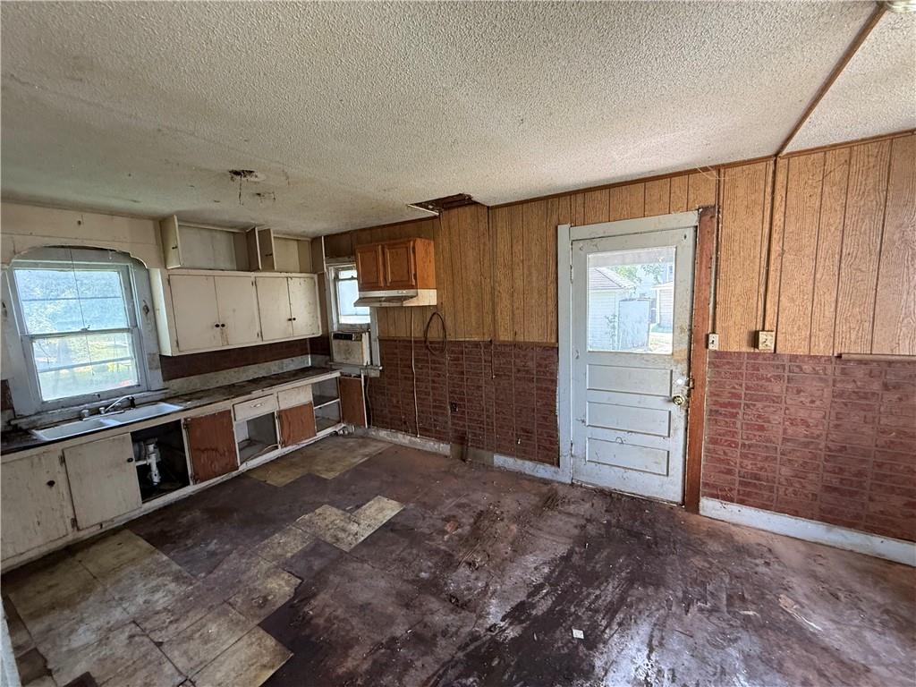 503 Benton Avenue Property Photo 4