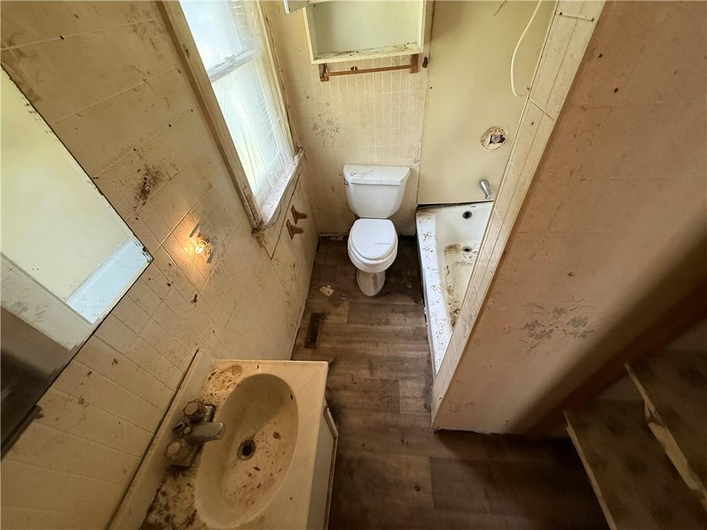 503 Benton Avenue Property Photo 6