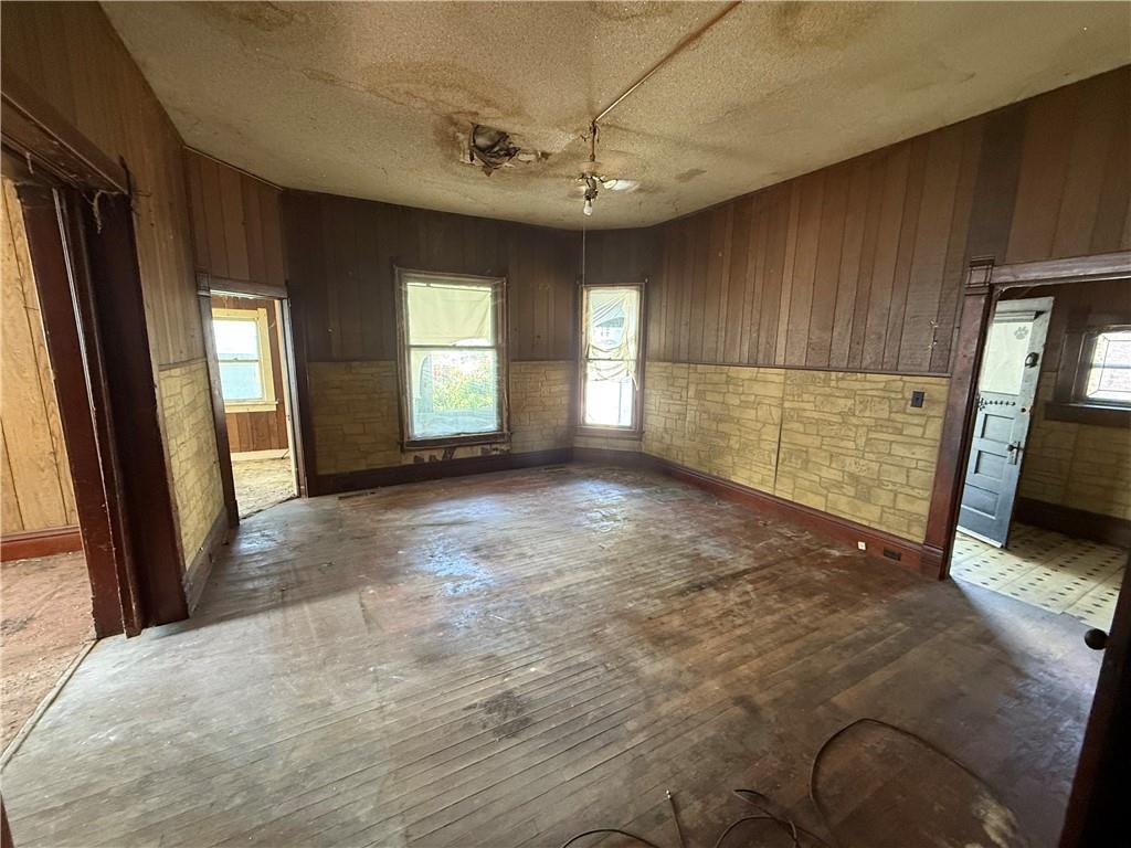 503 Benton Avenue Property Photo 7