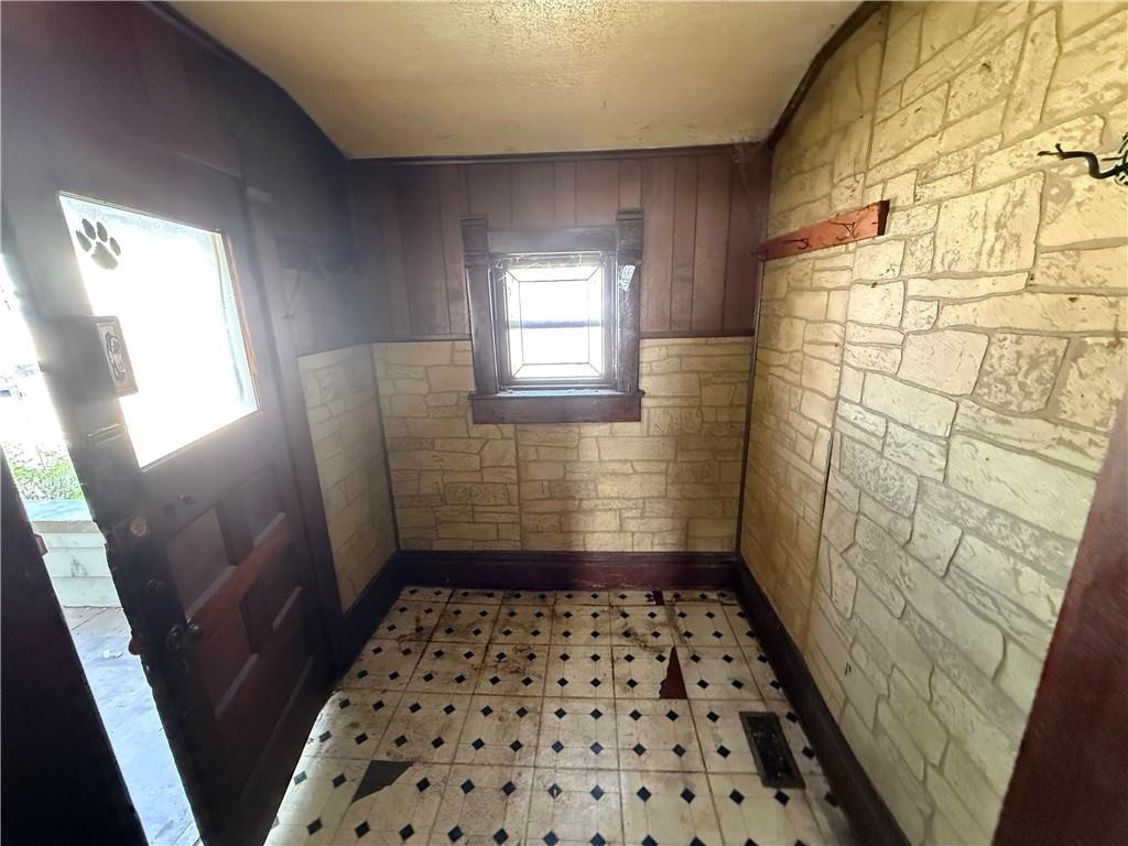 503 Benton Avenue Property Photo 11