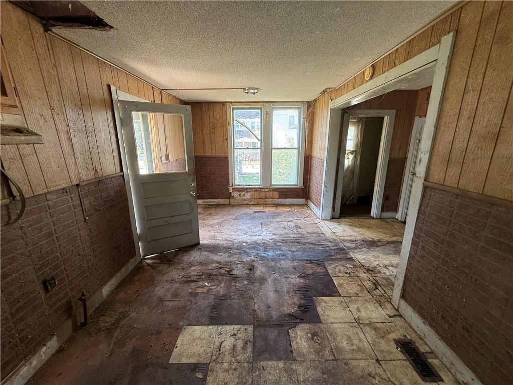 503 Benton Avenue Property Photo 35