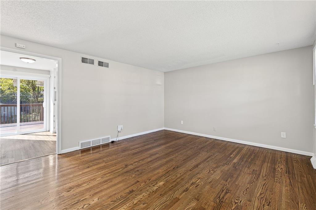 8612 Crescent Avenue Property Photo 5
