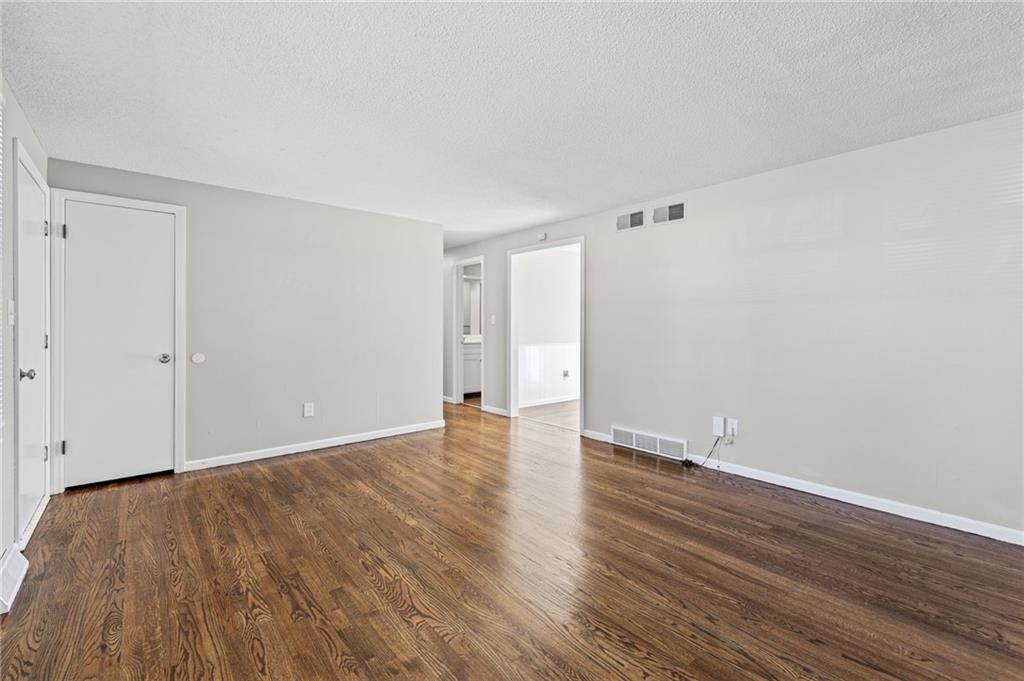 8612 Crescent Avenue Property Photo 6