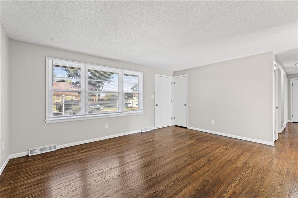 8612 Crescent Avenue Property Photo 7
