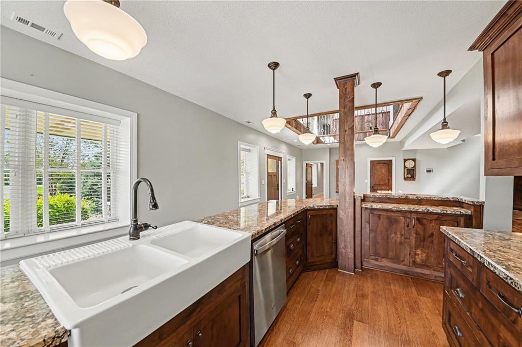 21936 Linwood Road Property Photo 13