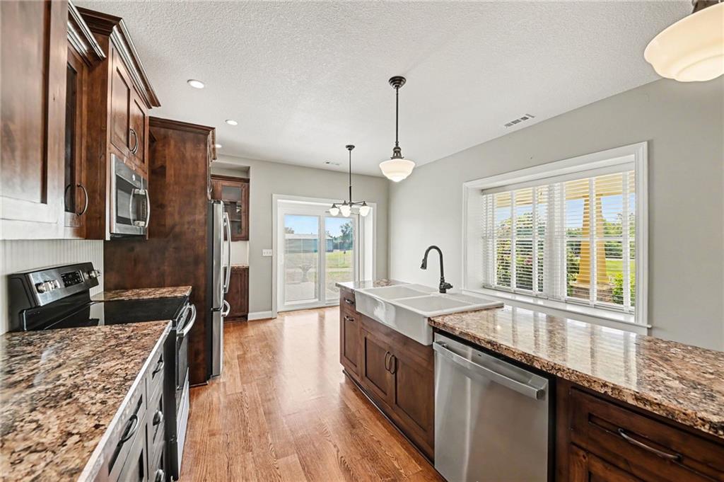 21936 Linwood Road Property Photo 15