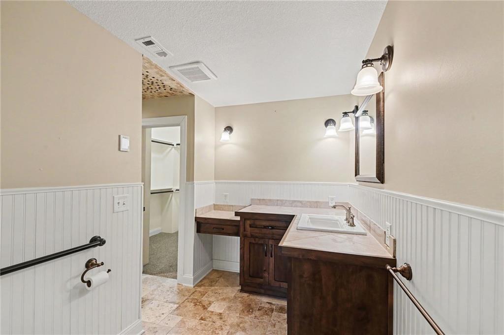 21936 Linwood Road Property Photo 27