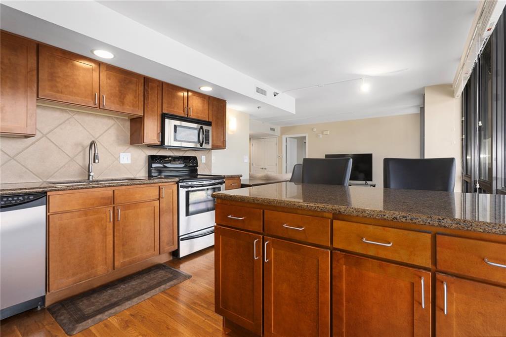 600 Admiral Boulevard Property Photo 11
