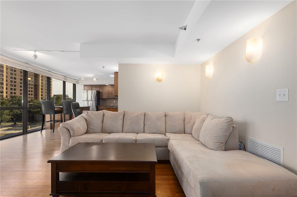 600 Admiral Boulevard Property Photo 13
