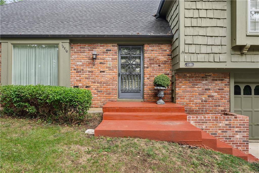 12818 Oakmont Drive Property Photo 2