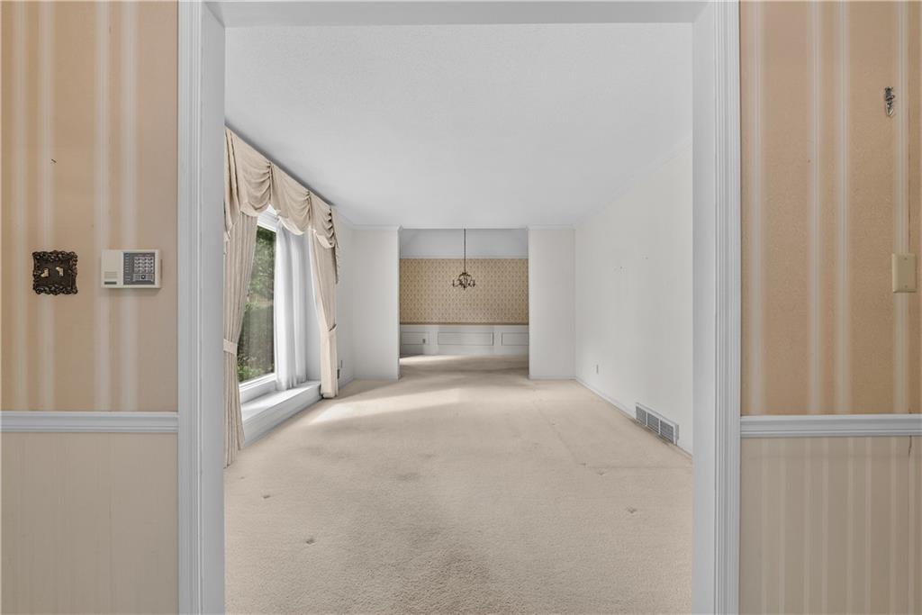 12818 Oakmont Drive Property Photo 5