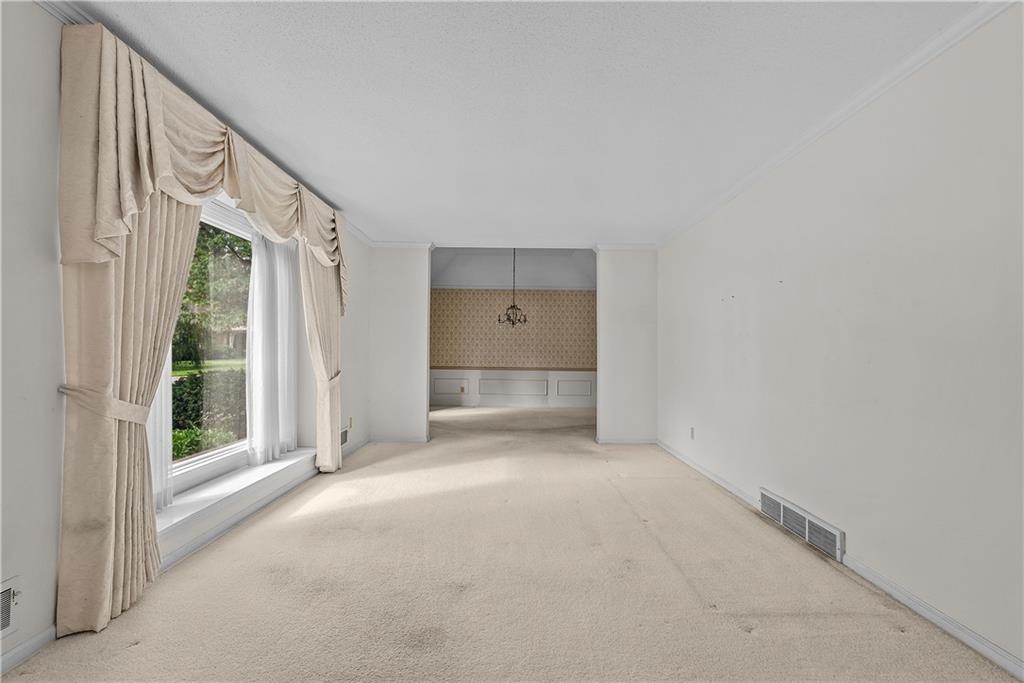 12818 Oakmont Drive Property Photo 6