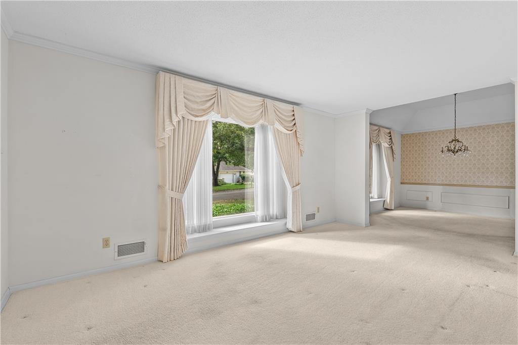 12818 Oakmont Drive Property Photo 7