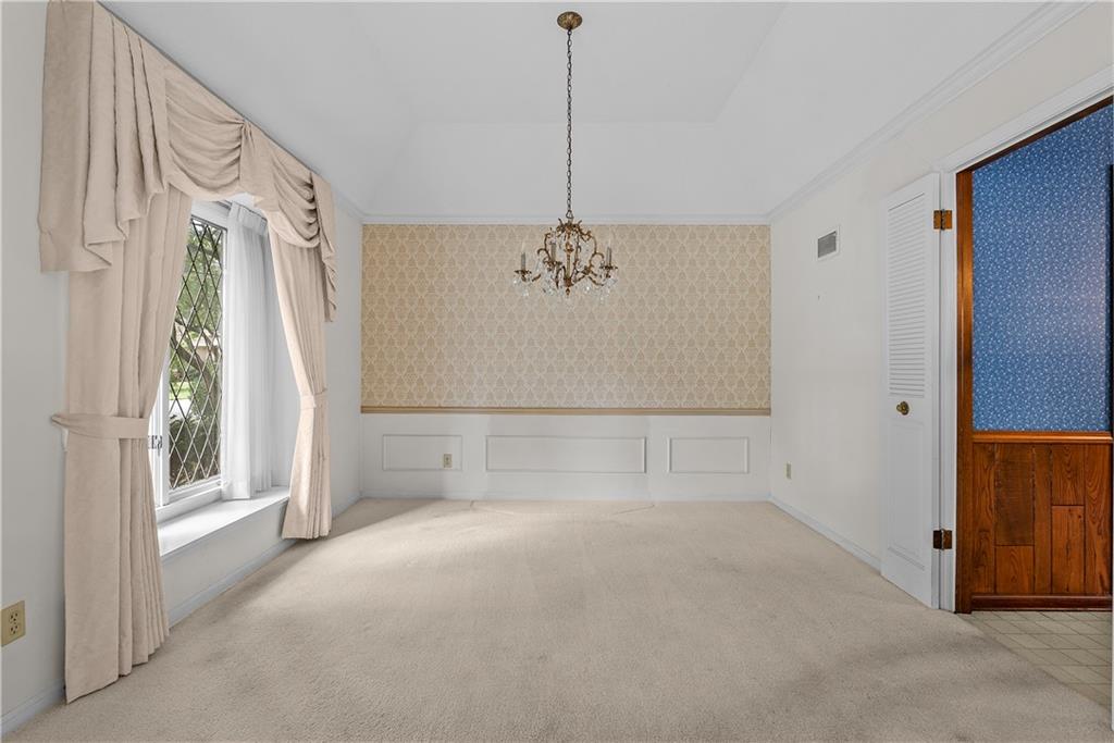 12818 Oakmont Drive Property Photo 8