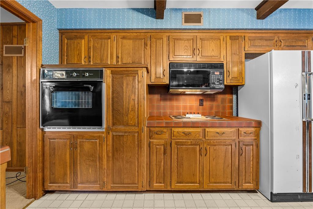 12818 Oakmont Drive Property Photo 14