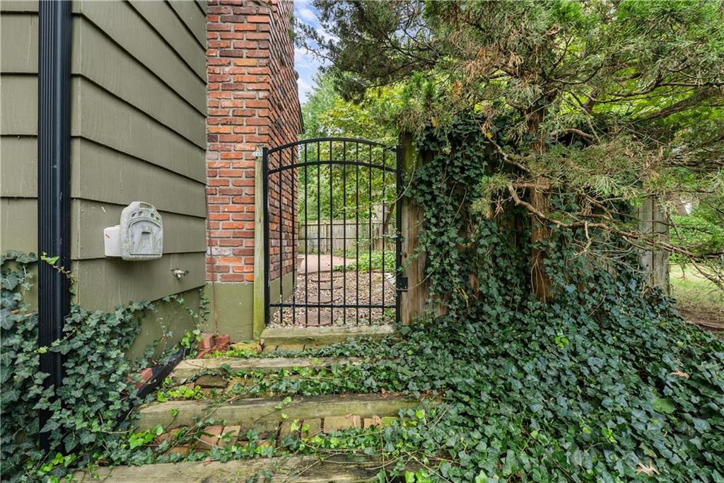 12818 Oakmont Drive Property Photo 36