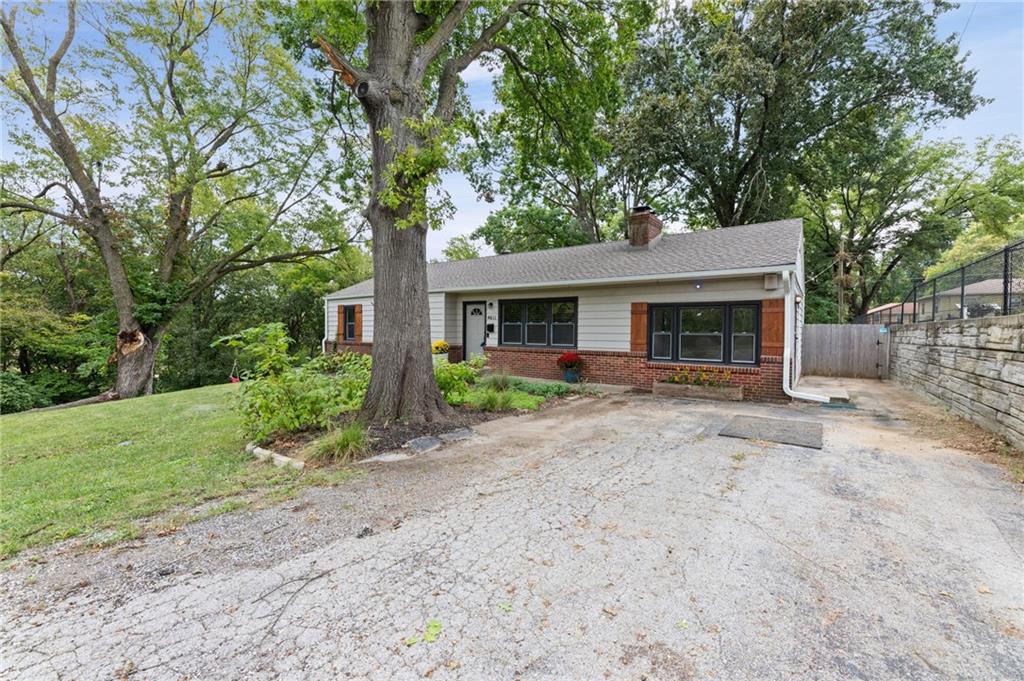 4611 Dover Street Property Photo 2