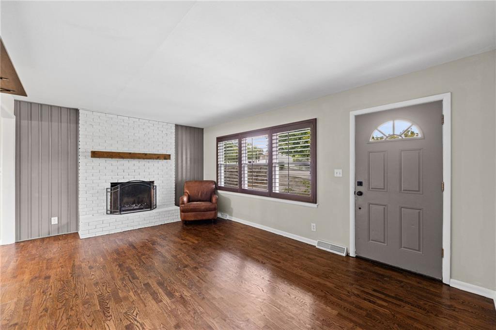 4611 Dover Street Property Photo 4