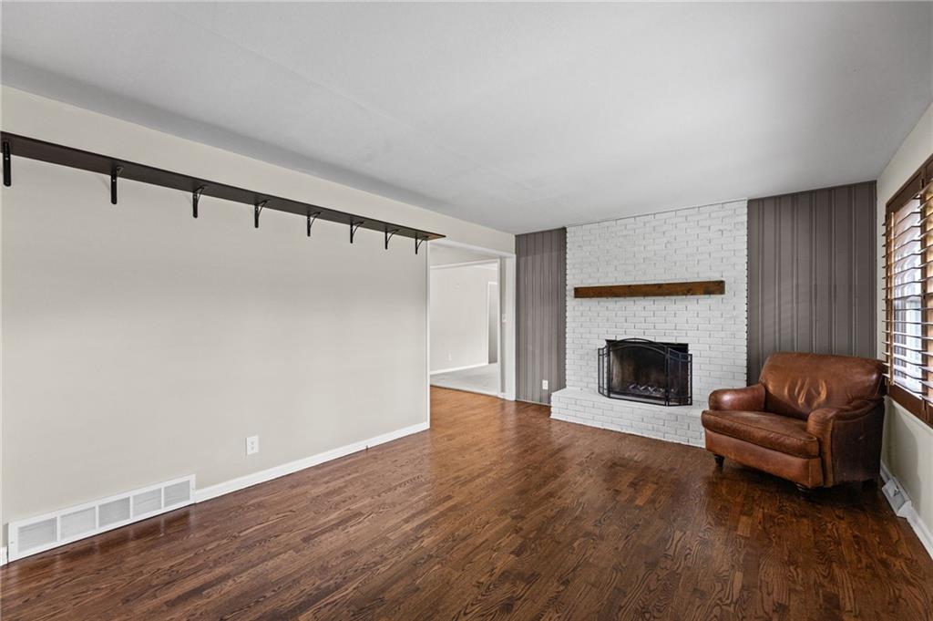 4611 Dover Street Property Photo 5