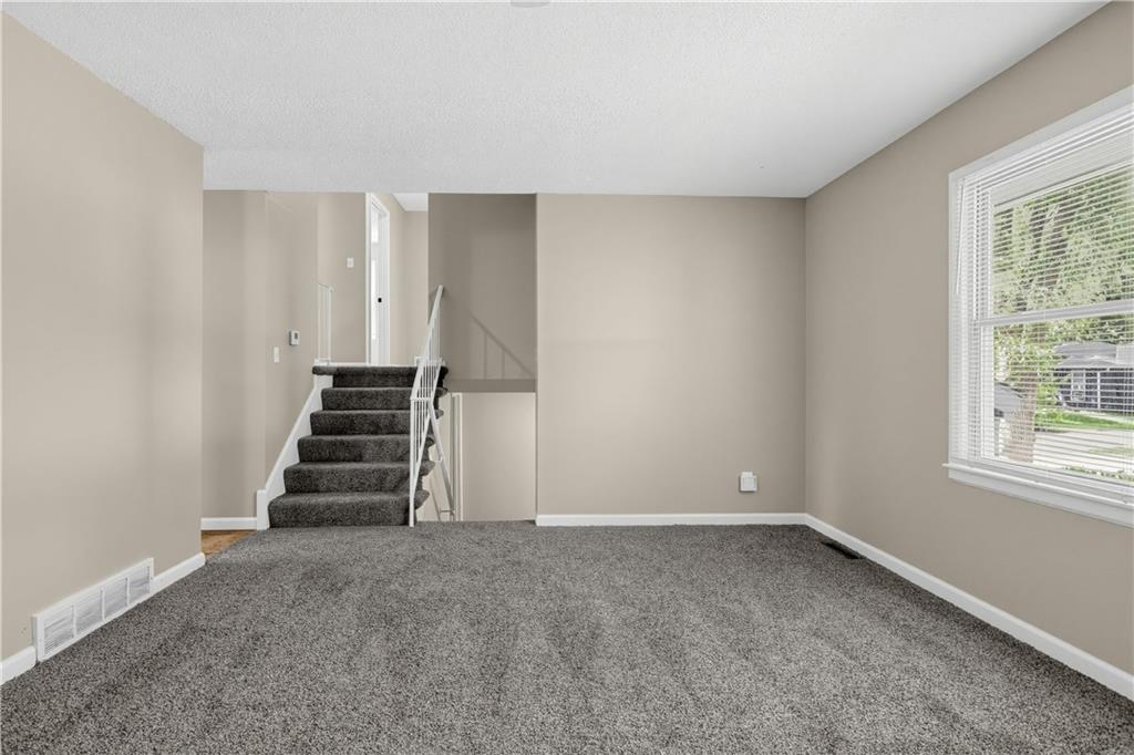 11727 Fremont Avenue Property Photo 4