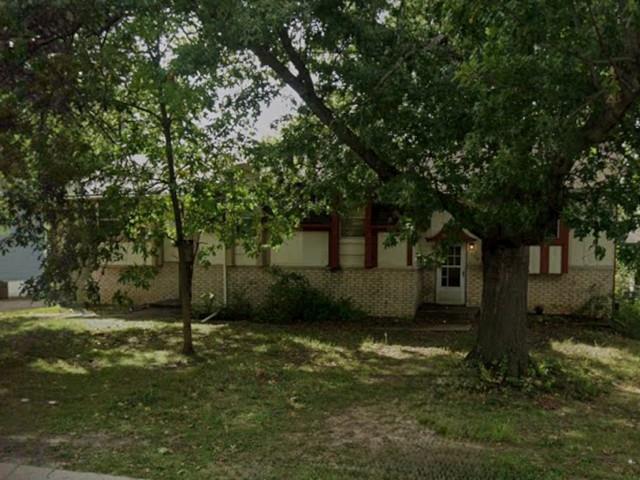 7424 Woodson Road Property Photo 1