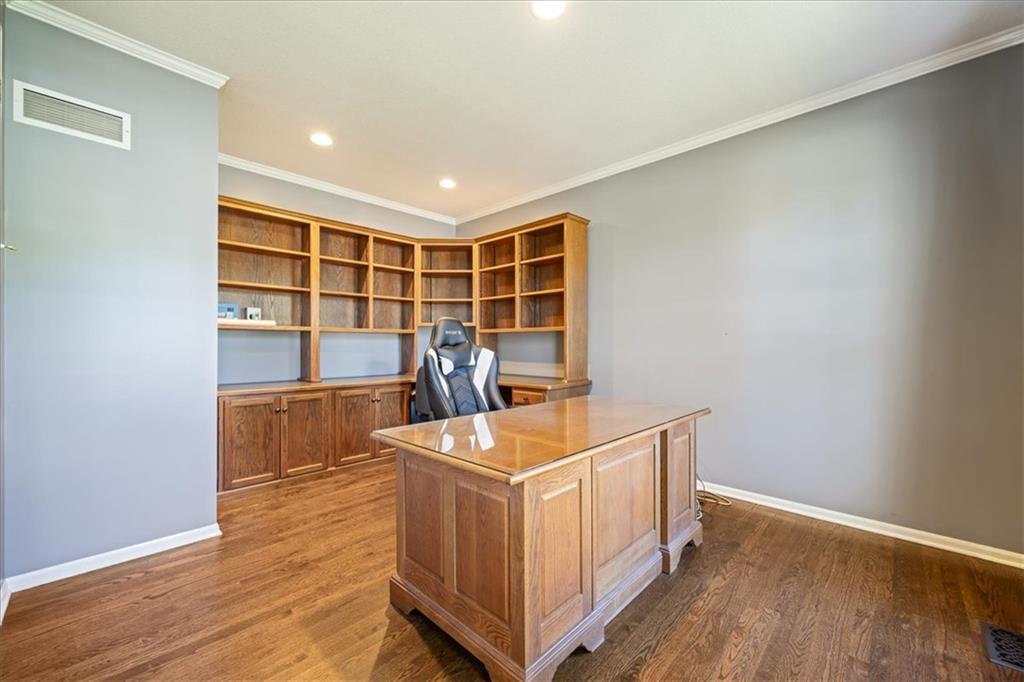 8216 N Michigan Court Property Photo 6