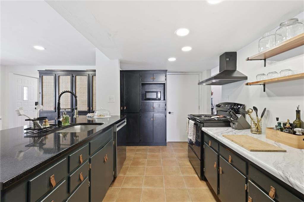 32701 E Pink Hill Road Property Photo 9