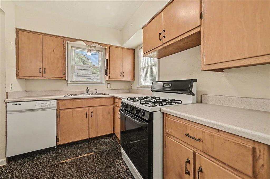 214 E 79th Terrace Property Photo 12