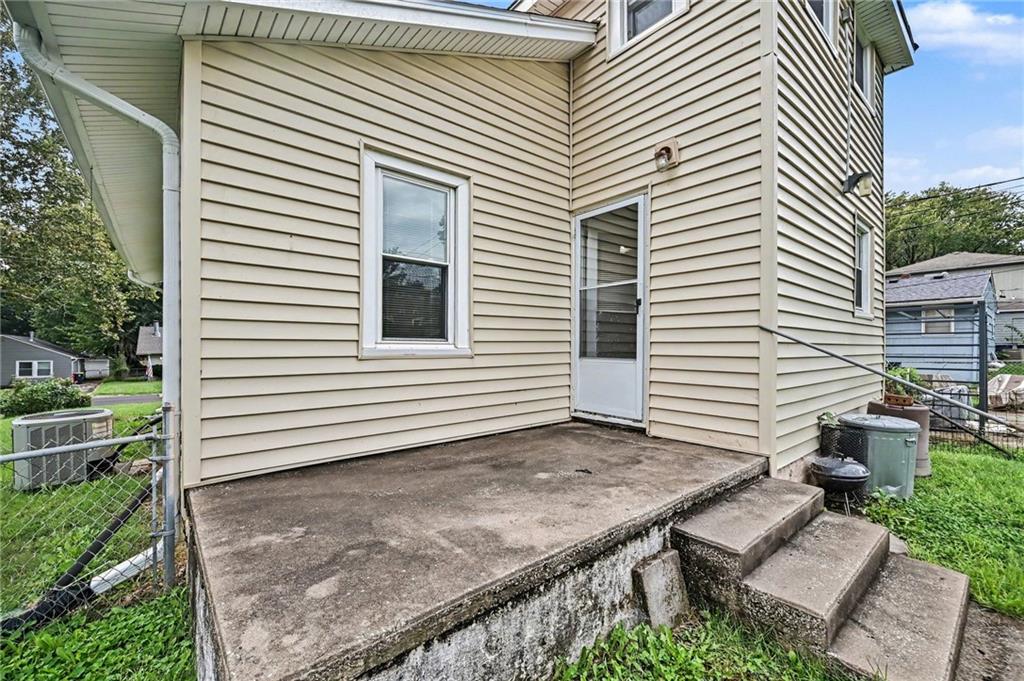 214 E 79th Terrace Property Photo 21