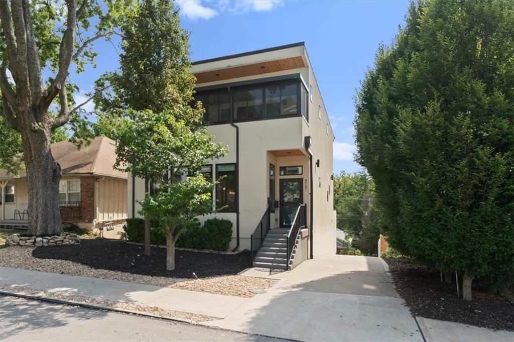 4727 Mercier Street Property Photo 3