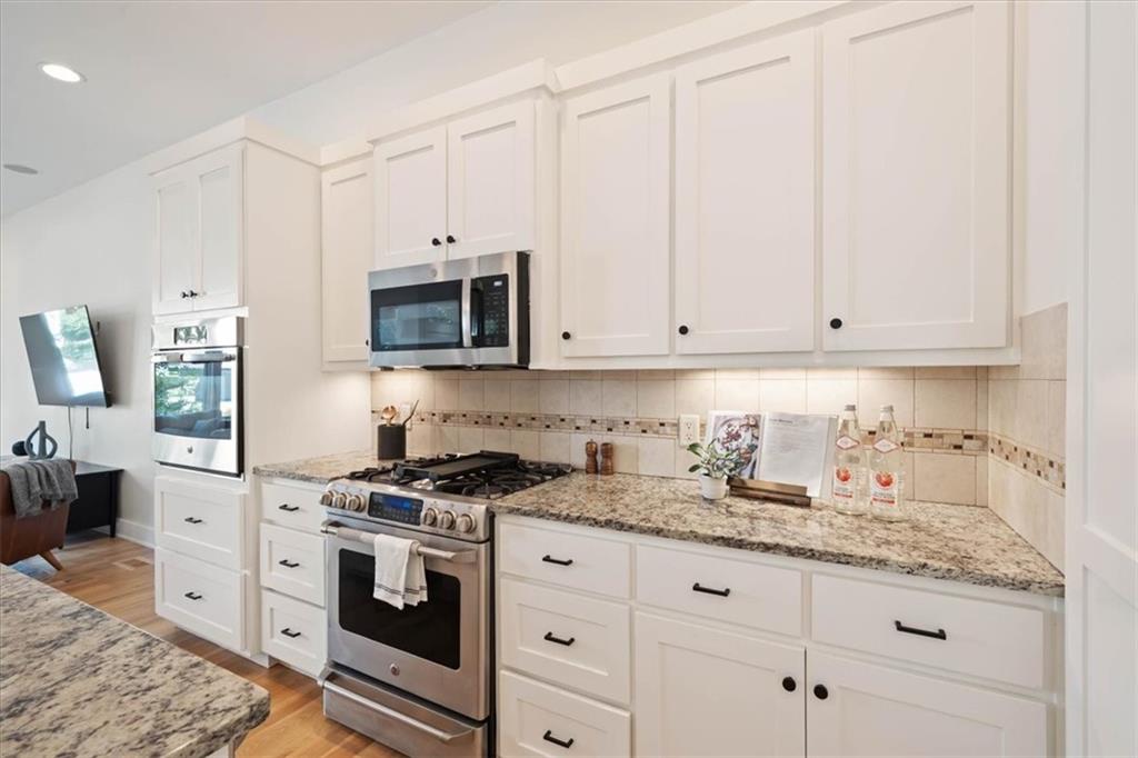 4727 Mercier Street Property Photo 12