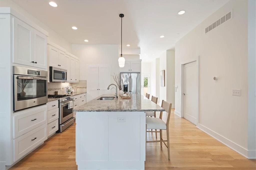 4727 Mercier Street Property Photo 14