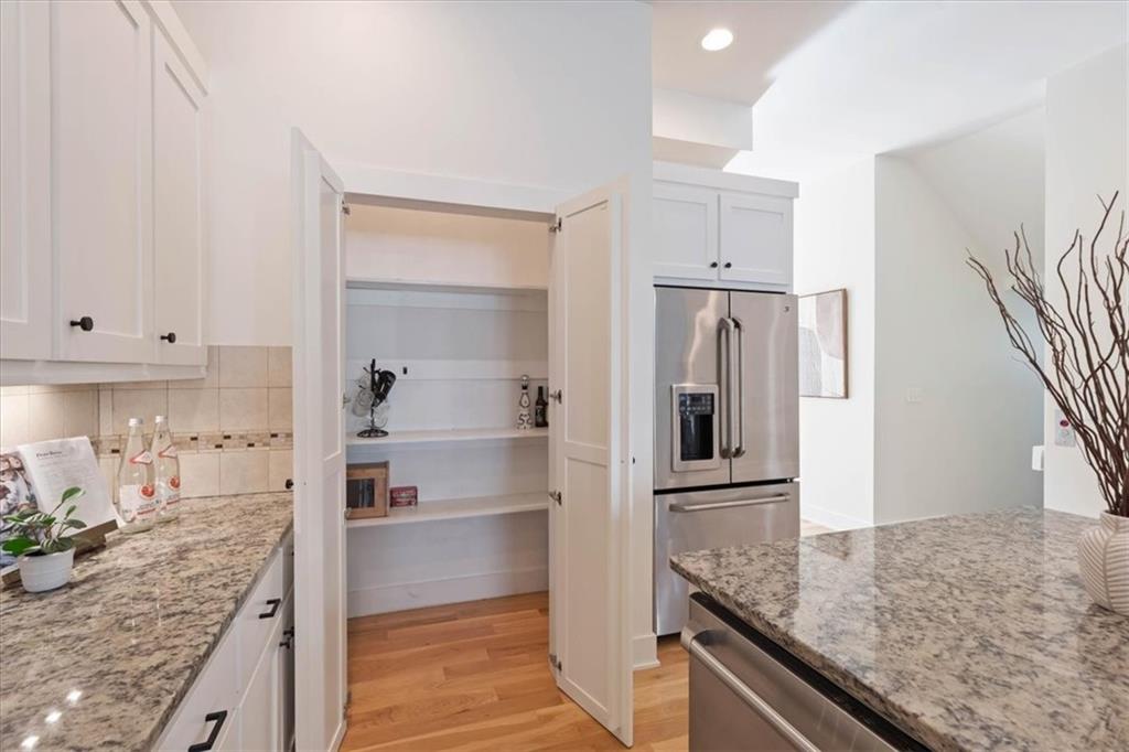 4727 Mercier Street Property Photo 15