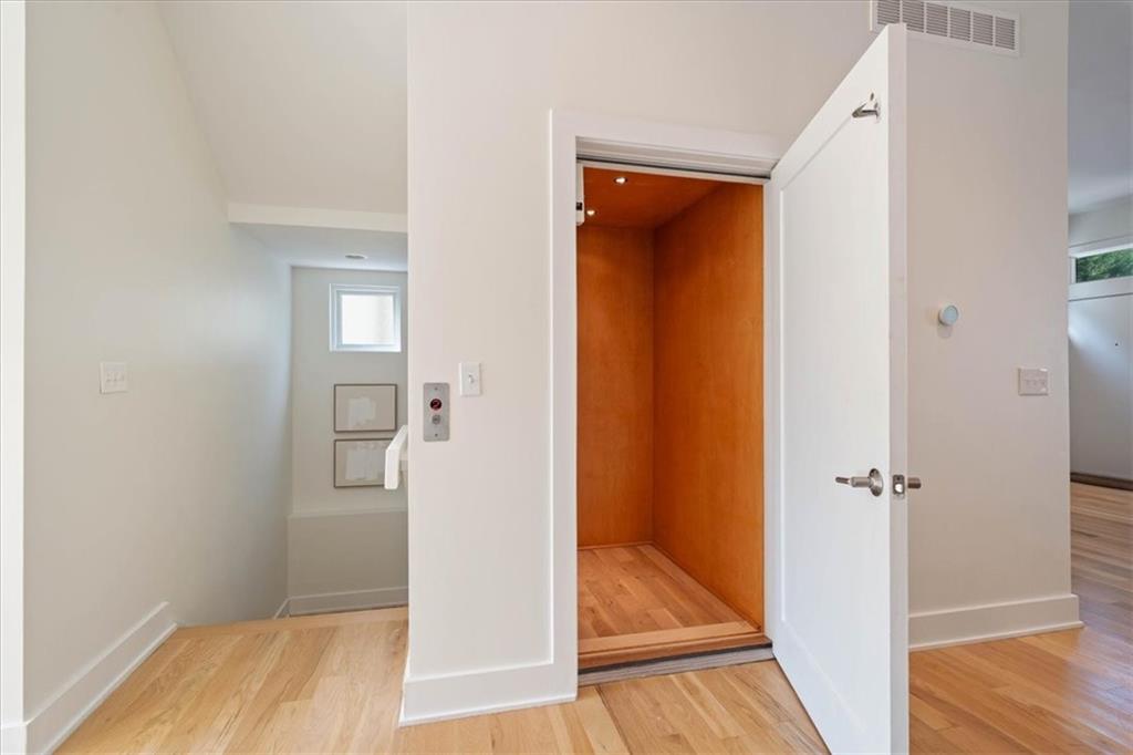 4727 Mercier Street Property Photo 25