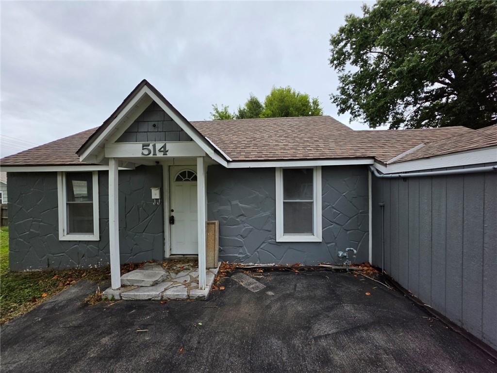 514 W Southside Boulevard Property Photo 1