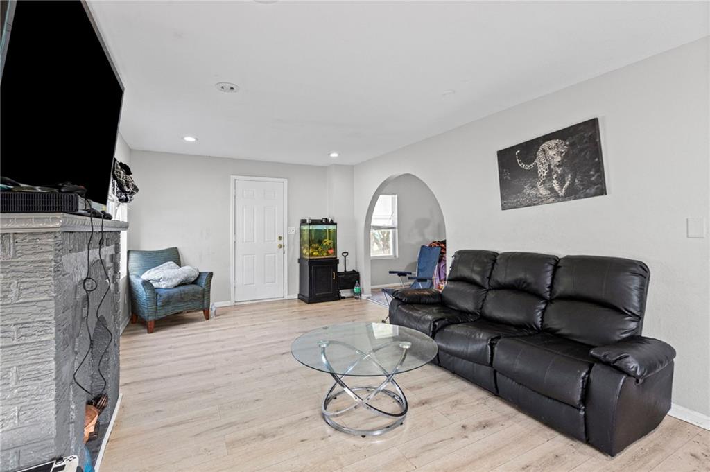 3713 Wood Avenue Property Photo 3