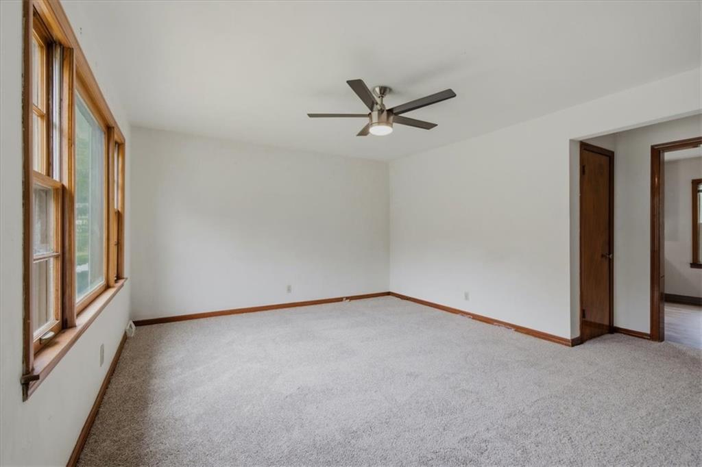 909 E 100th Terrace Property Photo 3