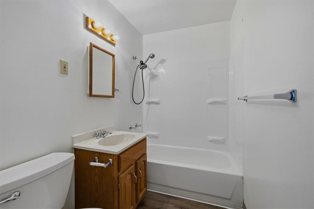 909 E 100th Terrace Property Photo 13