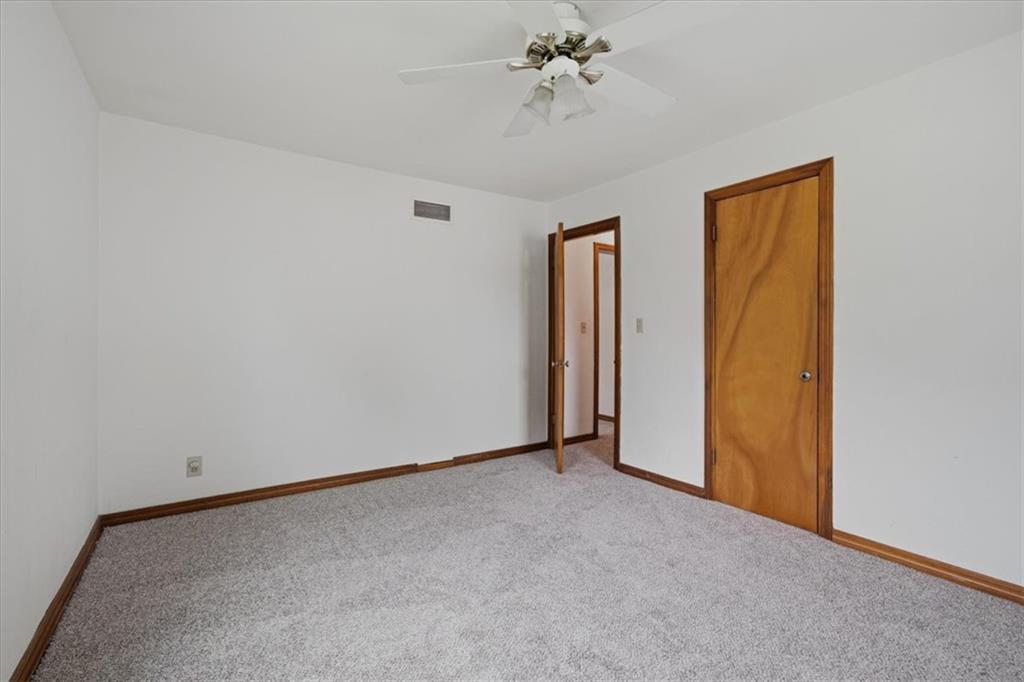 909 E 100th Terrace Property Photo 16