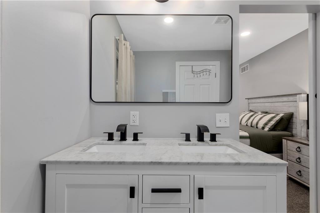 2611 Cook Road Property Photo 13