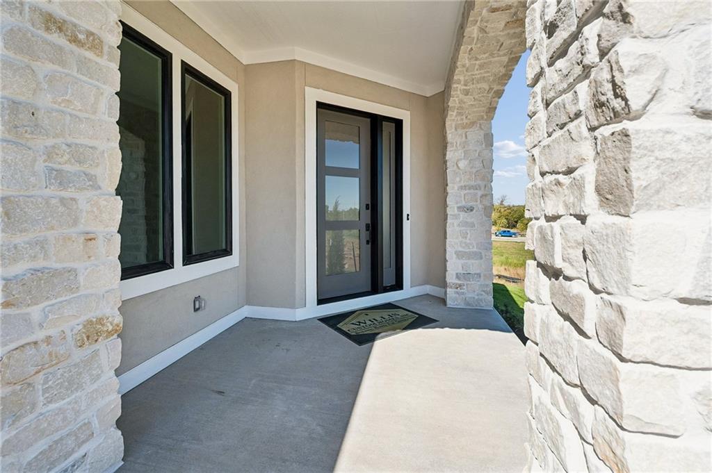 13727 Pembroke Lane Property Photo 6