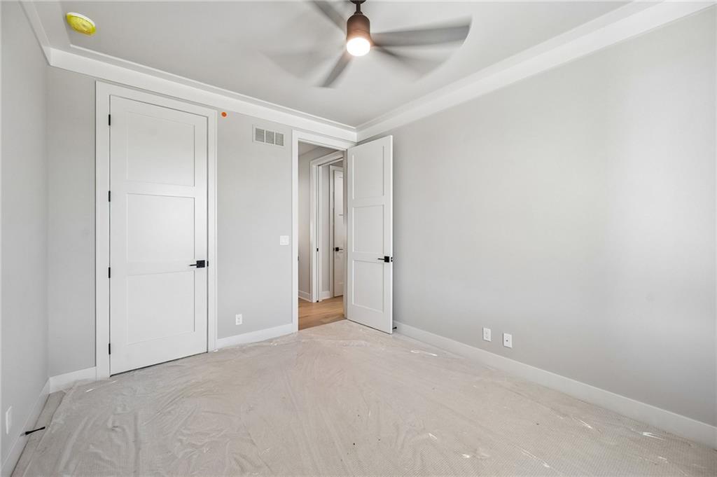 13727 Pembroke Lane Property Photo 21