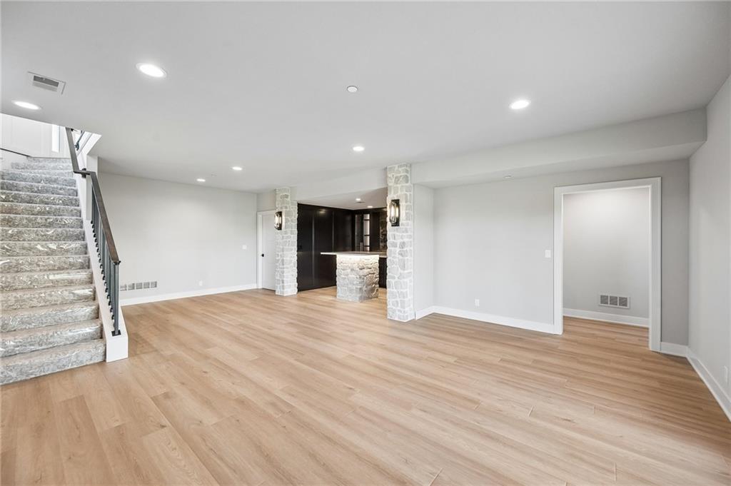 13727 Pembroke Lane Property Photo 30