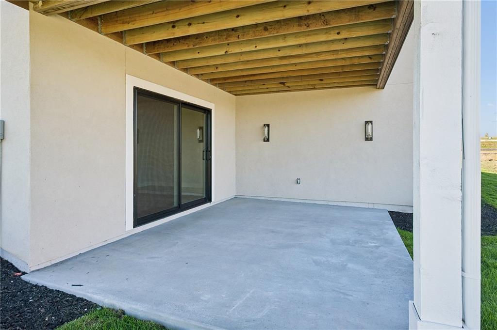 13727 Pembroke Lane Property Photo 38