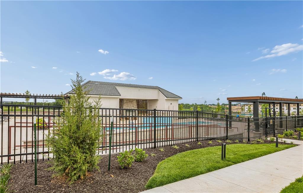 13727 Pembroke Lane Property Photo 44