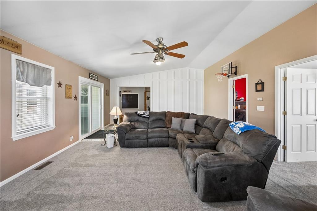 412 S Cedar Street Property Photo 6