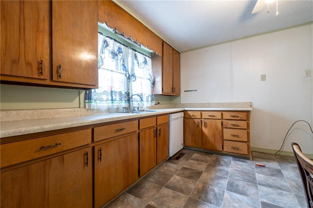 213 S Burns Street Property Photo 4
