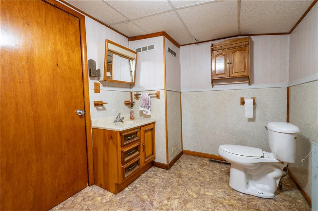 213 S Burns Street Property Photo 8