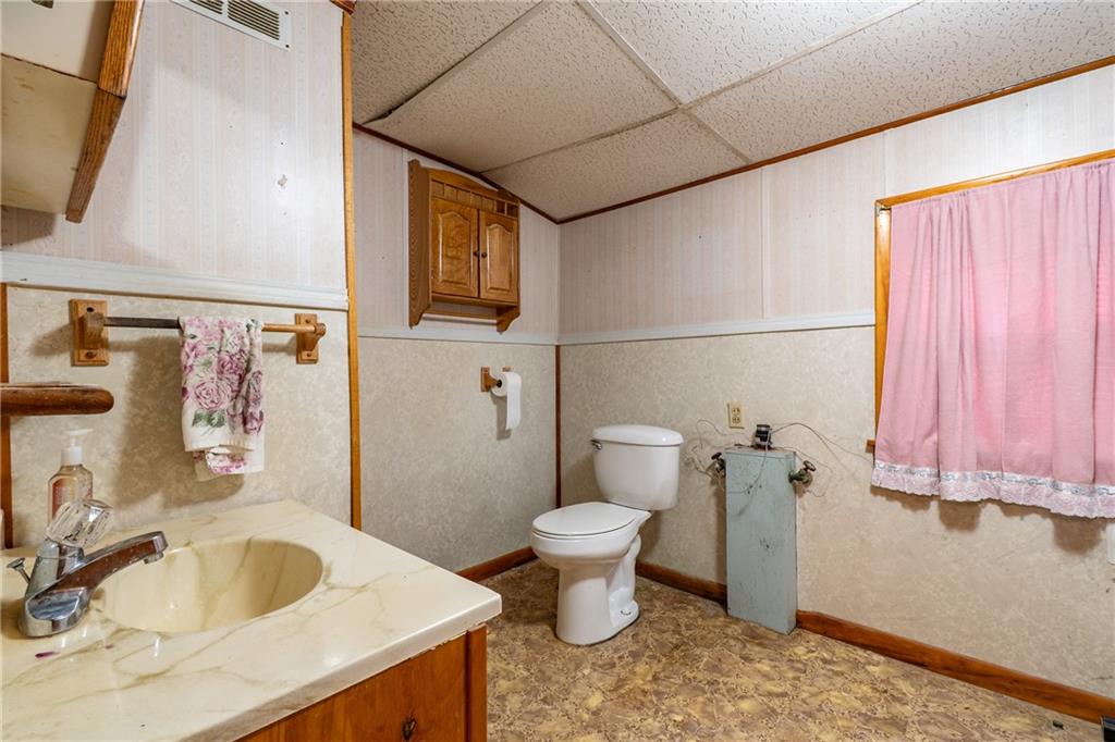 213 S Burns Street Property Photo 9