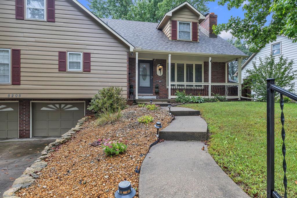 5205 Mockingbird Lane Property Photo 4